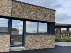 parement gneiss roux